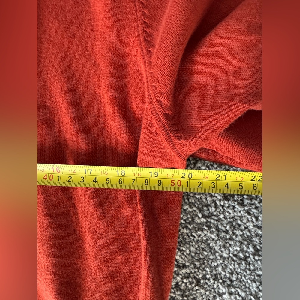 IZOD Women’s Orange V-Neck Sweater Size M Pullover - Picture 6 of 8
